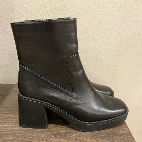 Like New Princess Polly Boots - Size 9 - Picture 9 of 9